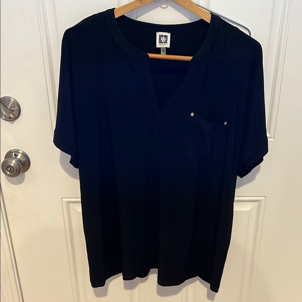 Black Short Sleeve Top